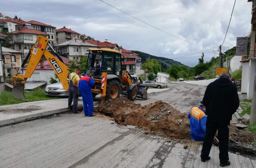 Реконструкција на водоводна линија на влезот на Крушево
